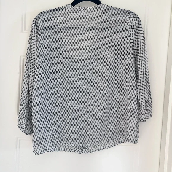 H&M Black and White Patterned Blouse - Picture 2 of 4